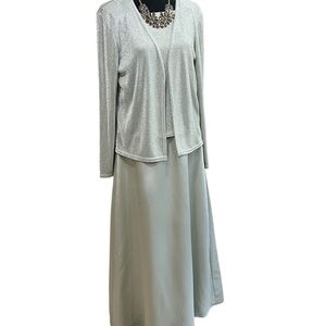 Jefferey and Dara Evenings by Tom Barra size 8 silvery mint green evening gown.